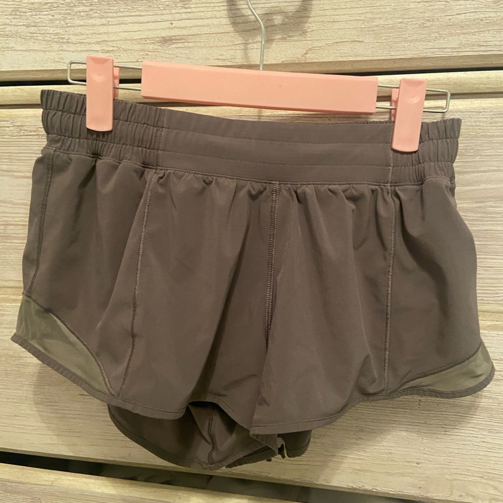 Lulu lemon hotty hot short 2.5 inch. ARMY green color. Size 8